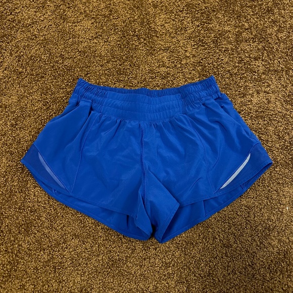 lululemon athletica Pants - Lululemon Hotty Hot Low-Rise Lined Short 2.5"